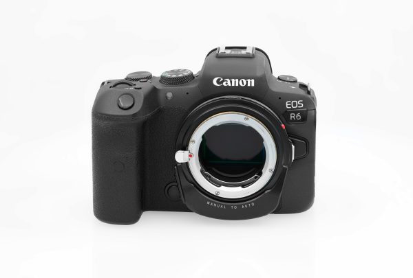 无镜头上机正面.jpg Megadap Leica M to Canon RF Autofocus Adapter (M2RF)